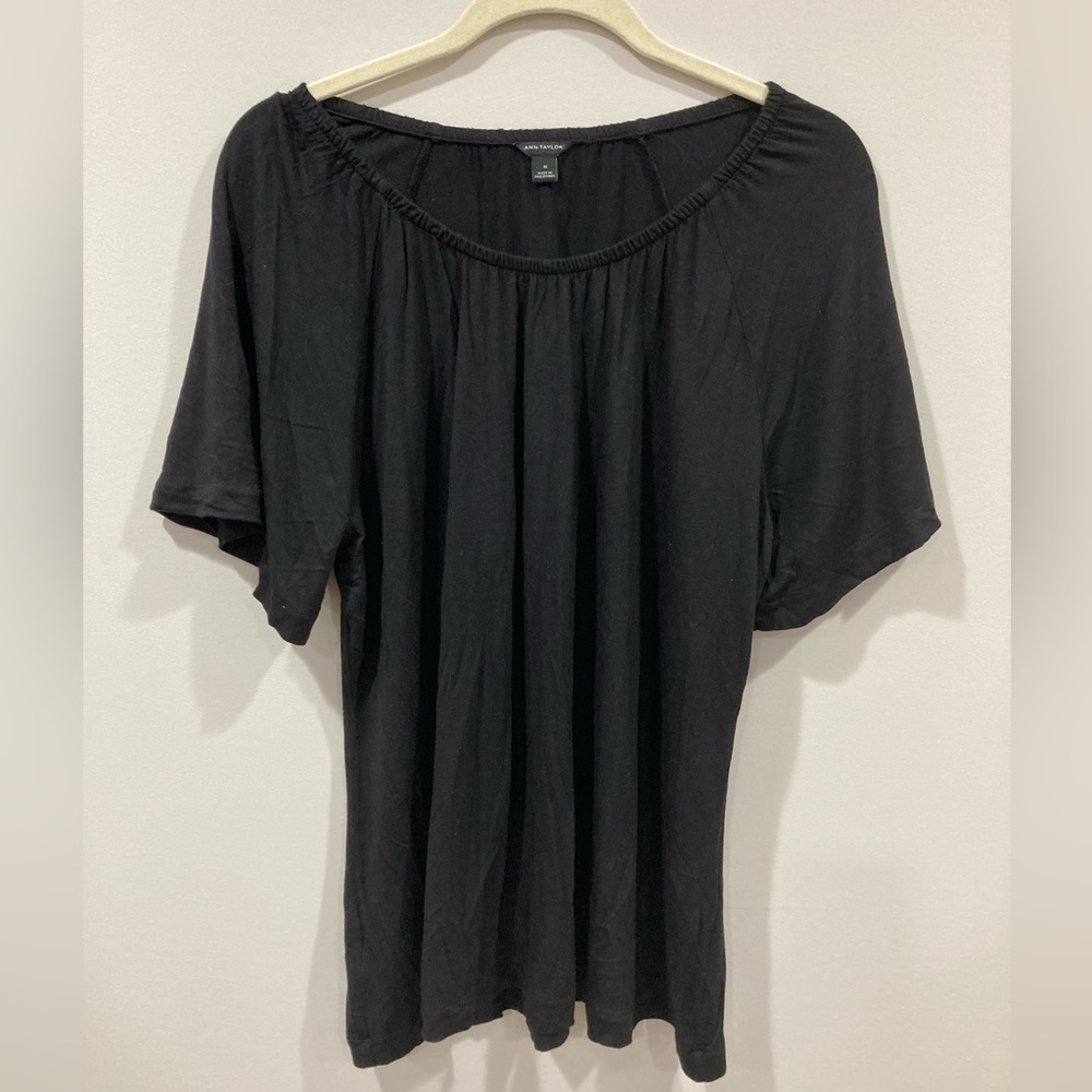 Ann Taylor Black Women's Flowy Top Medium
